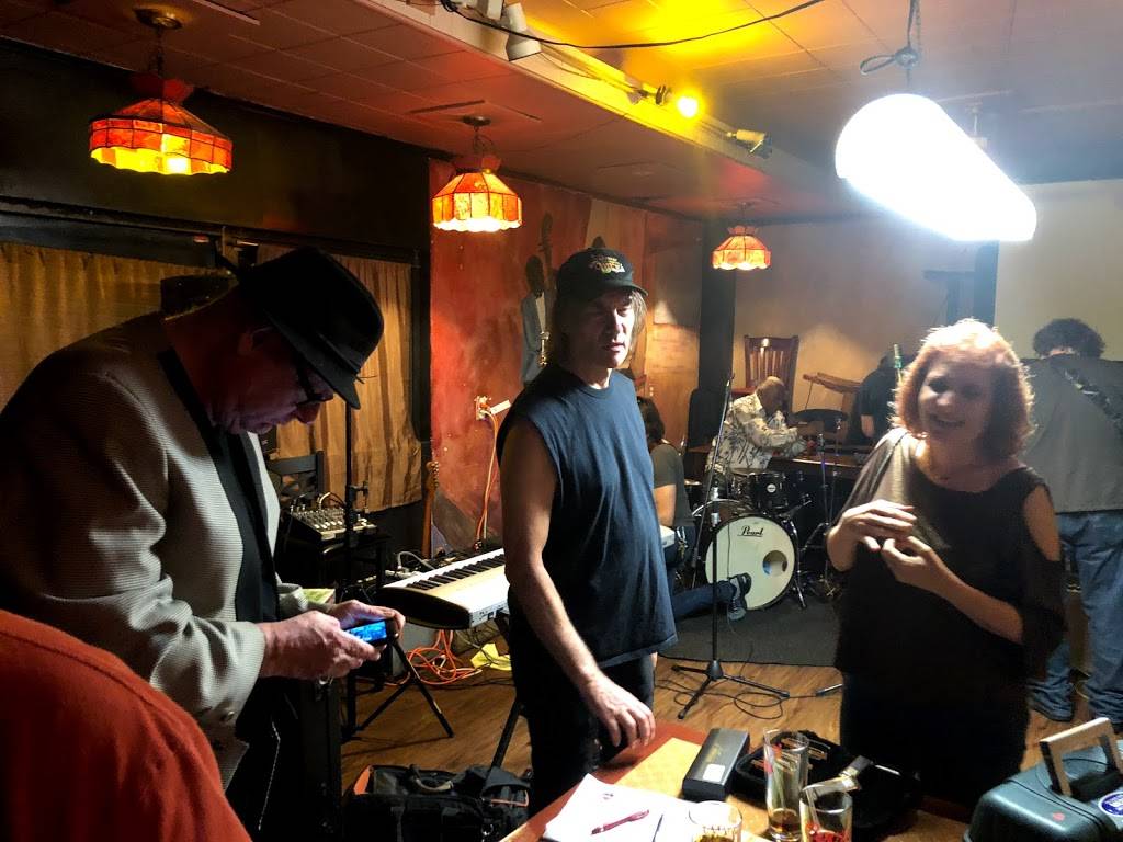 Big Bills Bar & Grill | restaurant | 138 Mt Vernon Ave, Mt Vernon, NY 10550, USA | 9146649888 OR +1 914-664-9888