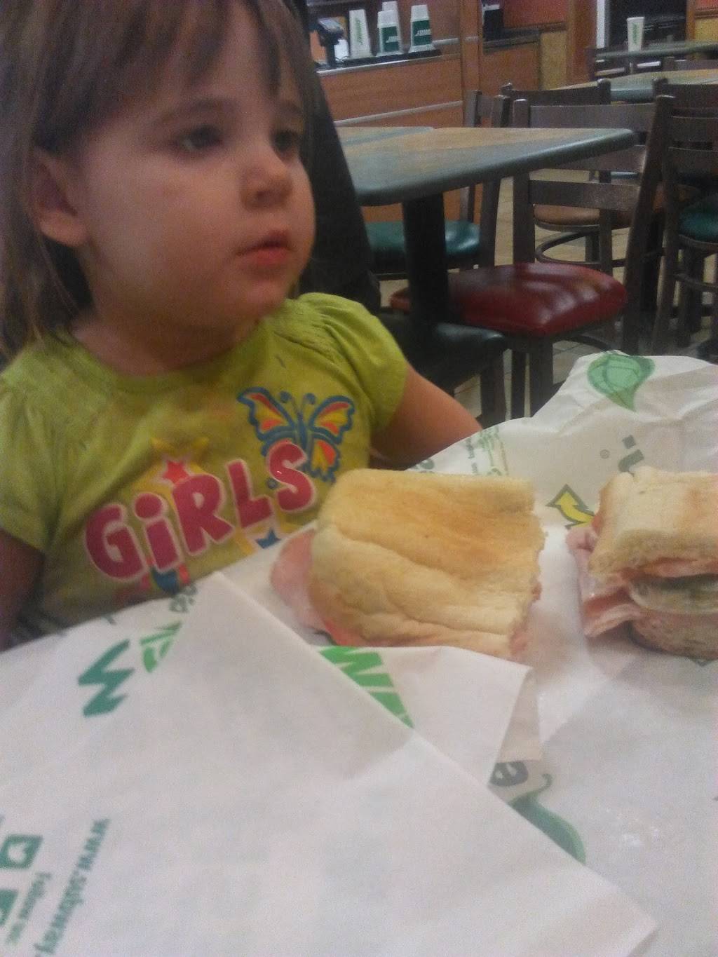 Subway Restaurants | restaurant | 12 S Plank St, Rossville, IN 46065, USA | 7653792009 OR +1 765-379-2009