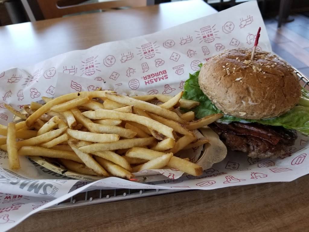 Smashburger | restaurant | 2022 First St, Simi Valley, CA 93065, USA | 8052103149 OR +1 805-210-3149