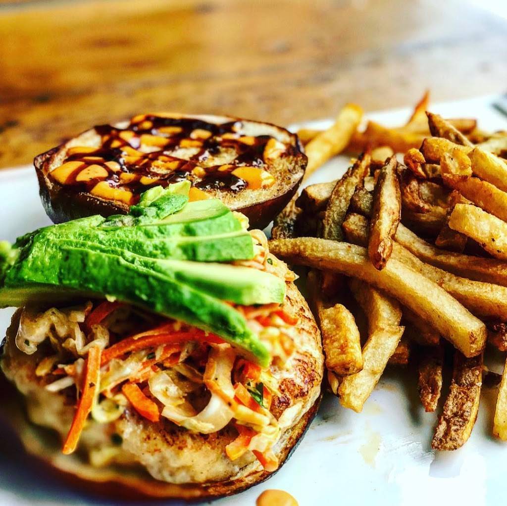 The Burger Social | restaurant | 108 N Hale St, Wheaton, IL 60187, USA | 6304800458 OR +1 630-480-0458