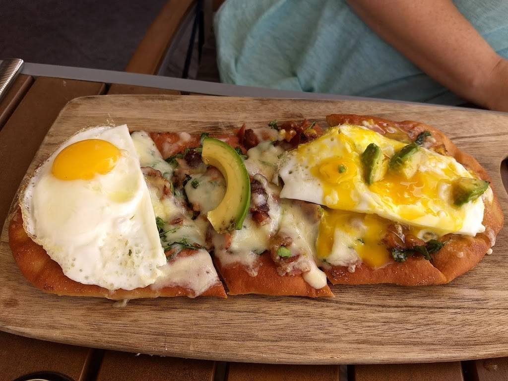 Salt Water Harborside Dining | restaurant | 49 Americas Cup Ave, Newport, RI 02840, USA | 4018483303 OR +1 401-848-3303