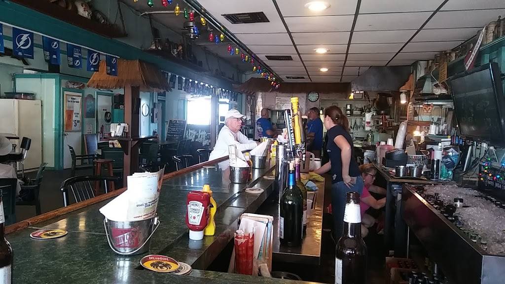 Wahoos Waterside Pub and Patio | restaurant | 17801 Gulf Blvd, Redington Shores, FL 33708, USA | 7273935525 OR +1 727-393-5525