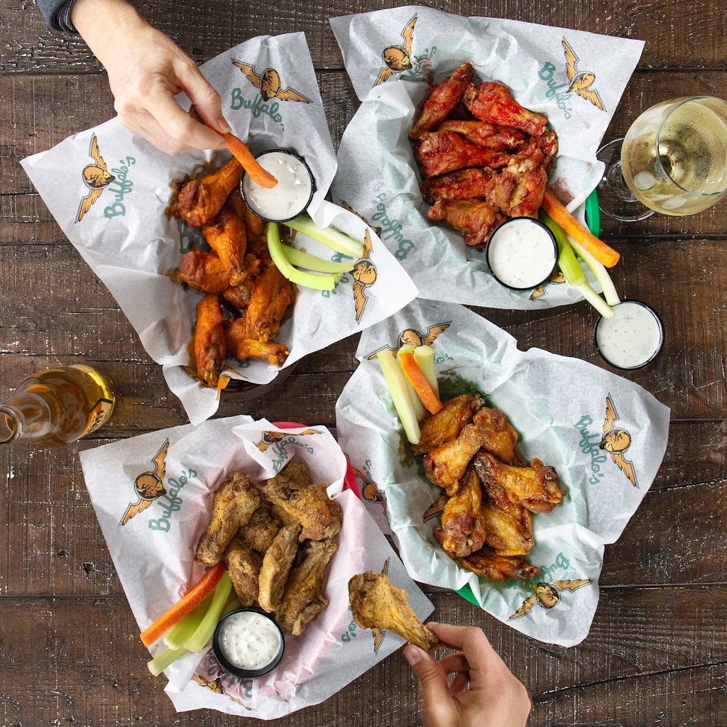 Buffalos | restaurant | 6854 Eastchase Pkwy, Montgomery, AL 36117, USA | 3342394444 OR +1 334-239-4444
