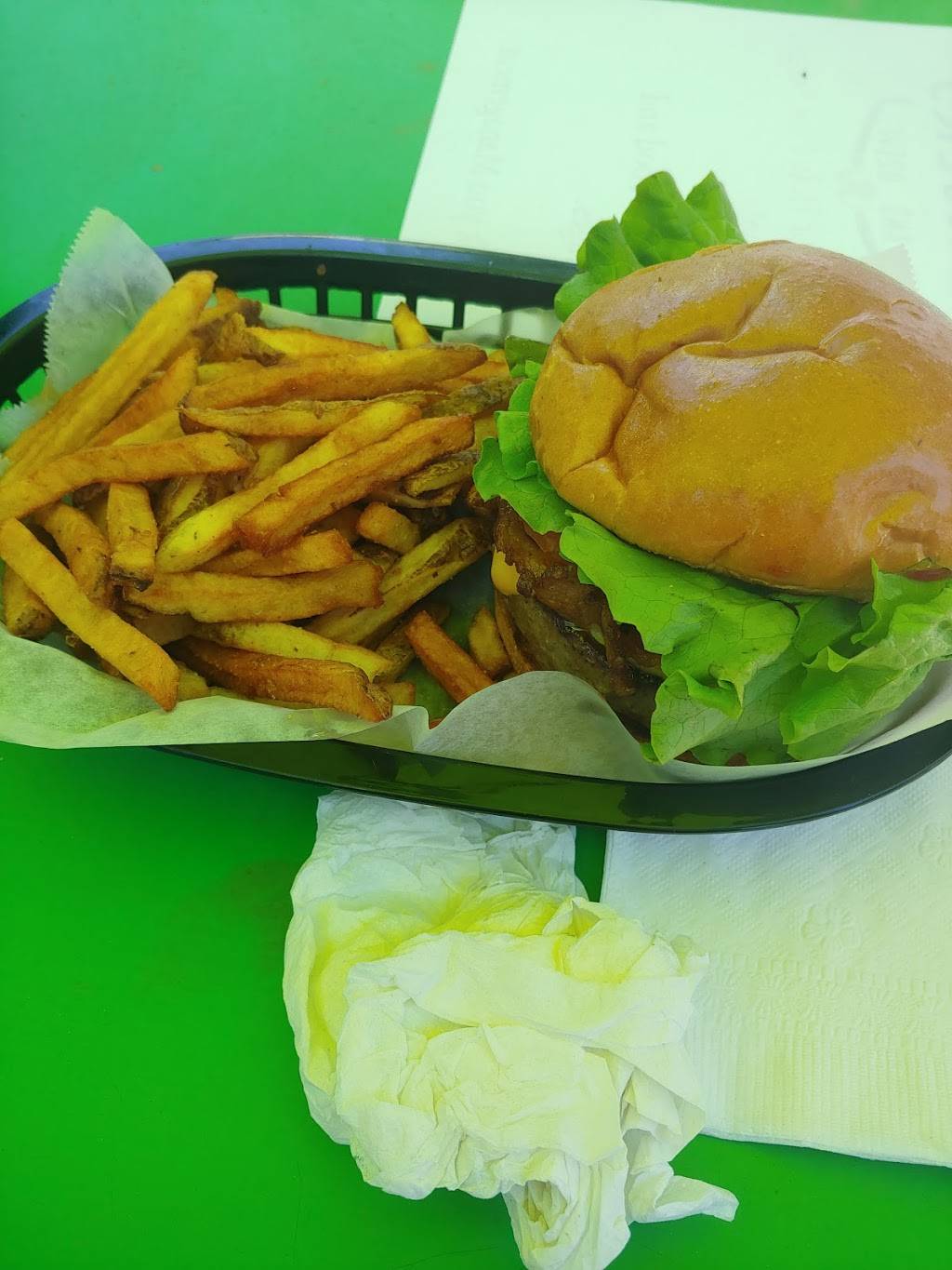 Holy Cow Burgers & Brew | restaurant | 4399 McCarthy Street, North Charleston, SC 29405, USA | 8433778120 OR +1 843-377-8120