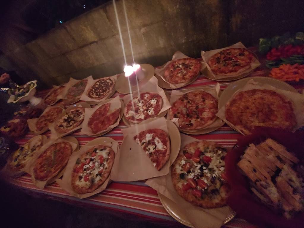 Pizza Wings & Rock ’n Roll | restaurant | 8436 N Ivanhoe St, Portland, OR 97203, USA | 5032858033 OR +1 503-285-8033