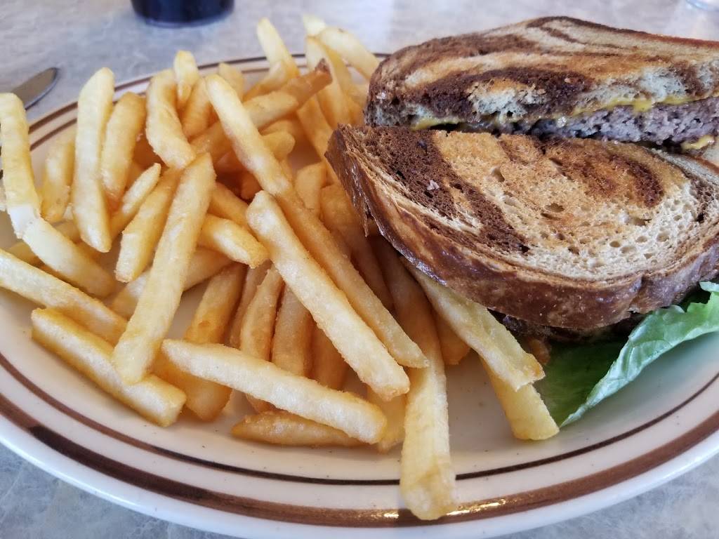 Thorpedo Restaurant | restaurant | 102 W Hill St, Thorp, WI 54771, USA | 7156695515 OR +1 715-669-5515