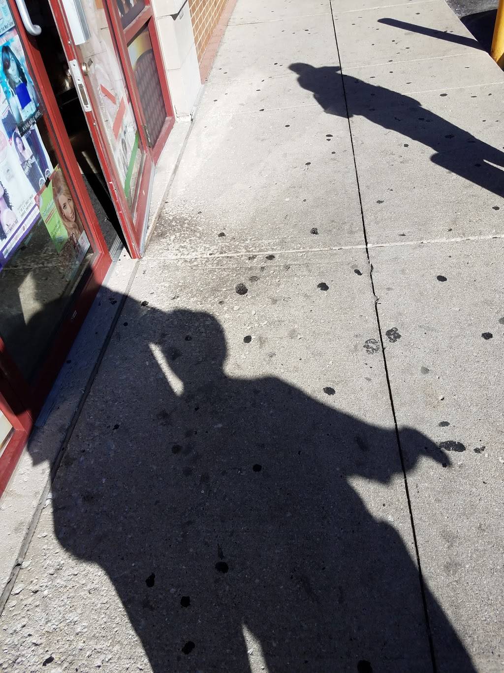 Hook Fish & Chicken | restaurant | 3937, 4024 West Roosevelt Road, Chicago, IL 60624, USA | 7737229566 OR +1 773-722-9566