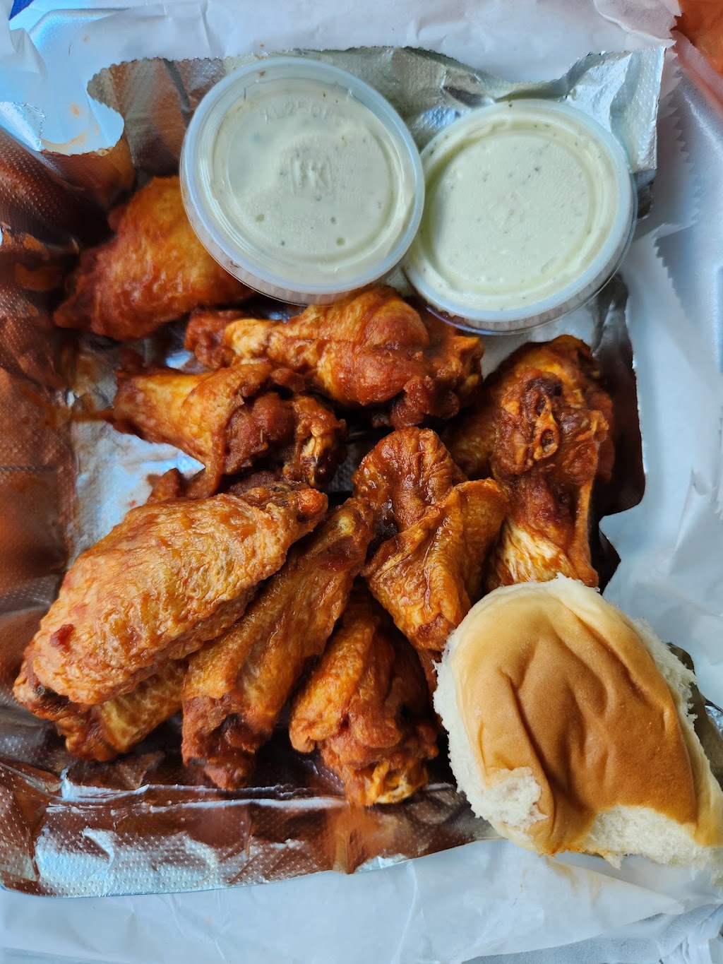 Golden Wingz | restaurant | 5513 W Park Ave, Houma, LA 70364, USA | 9857465297 OR +1 985-746-5297