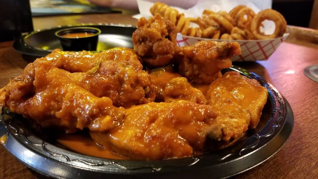 CJs In Tiger Country | restaurant | 704 E Broadway, Columbia, MO 65201, USA | 5734427777 OR +1 573-442-7777