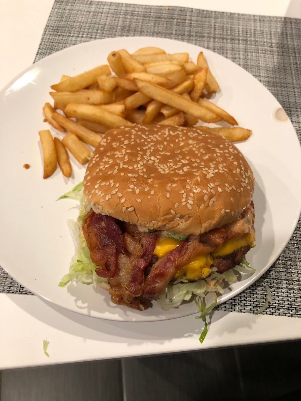 Tams Burgers | restaurant | 4680 Galena St, Riverside, CA 92509, USA | 9516814407 OR +1 951-681-4407