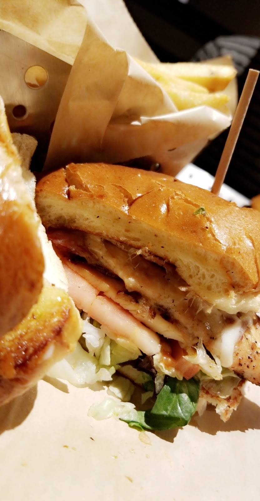 Chilis Grill & Bar | meal takeaway | 8445 N Rockwell Ave, Oklahoma City, OK 73132, USA | 4057285424 OR +1 405-728-5424