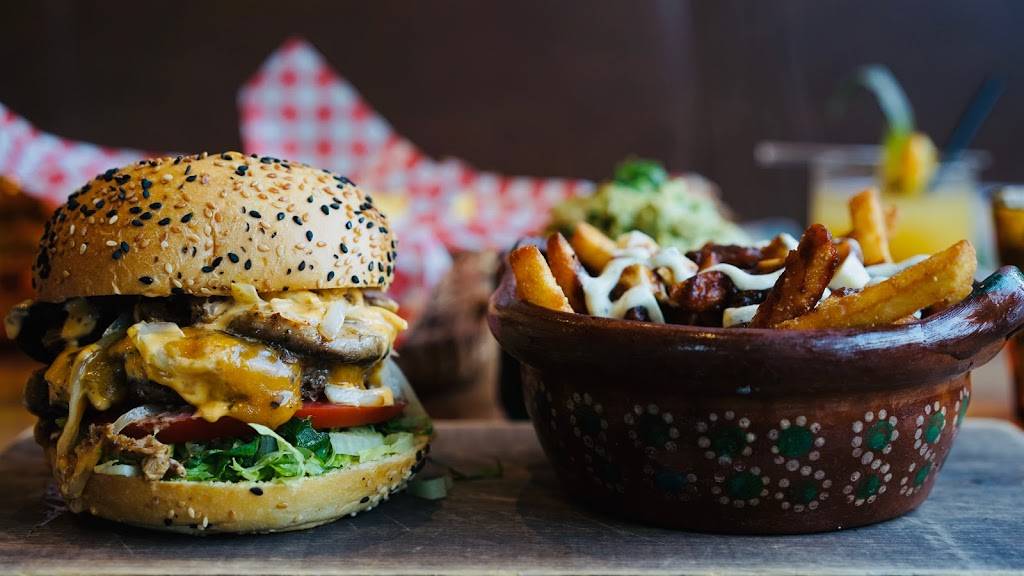 Guaca & Mole | restaurant | 11598 Boulevard de Salaberry, Dollard-des-Ormeaux, QC H9B 2R8, Canada | 5145424452 OR +1 514-542-4452