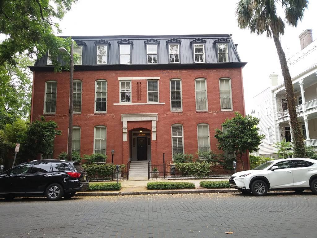 Mrs. Wilkes Dining Room | restaurant | 107 W Jones St, Savannah, GA 31401, USA | 9122325997 OR +1 912-232-5997