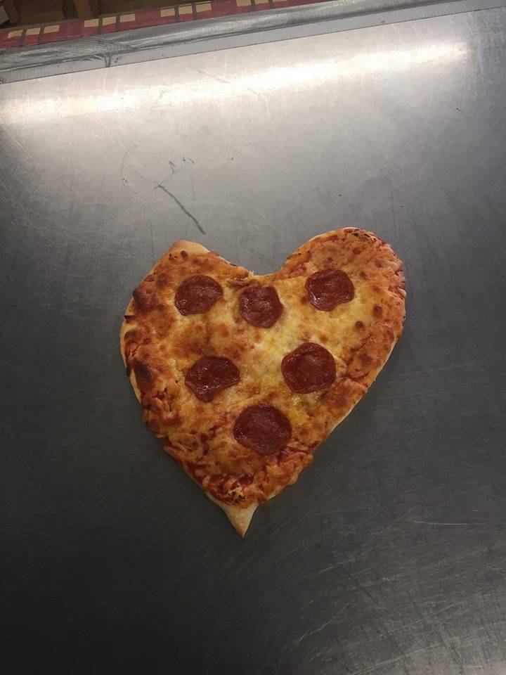 Mamas Carryout | meal takeaway | 906 N Chester St, New Cumberland, WV 26047, USA | 3046501072 OR +1 304-650-1072