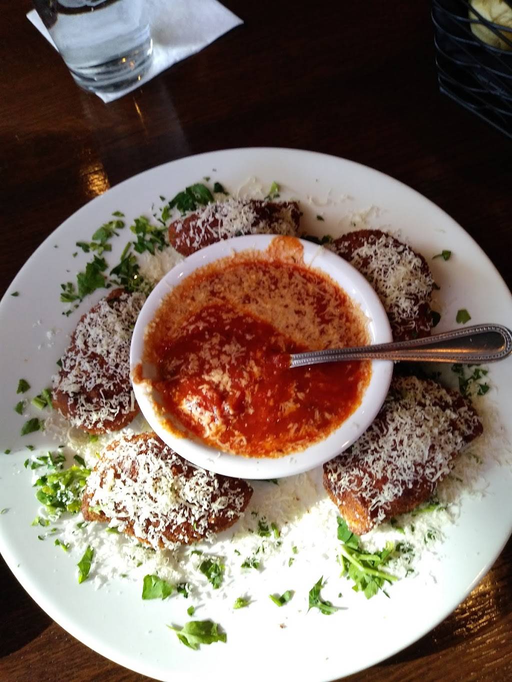 Carmines Steak House | restaurant | 1809, 1809, 20, S 4th St, St. Louis, MO 63102, USA | 3142411631 OR +1 314-241-1631