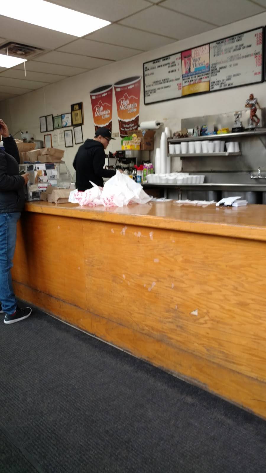 Justins Snack Corner | meal takeaway | 601 S 52nd St, Philadelphia, PA 19143, USA | 2154743509 OR +1 215-474-3509