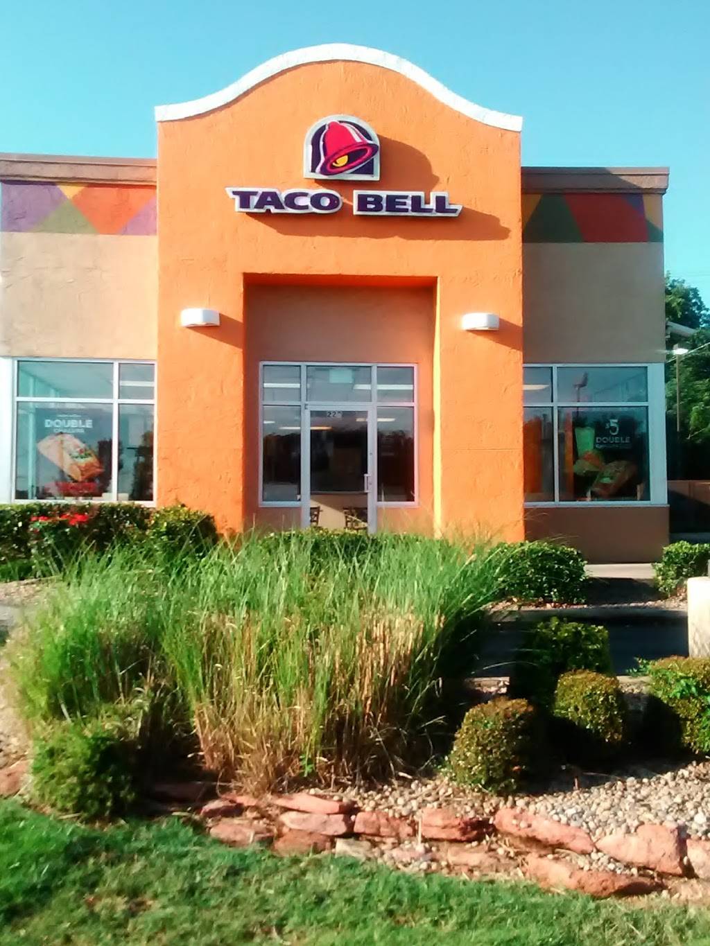 Taco Bell | meal takeaway | 220 NW 23rd St, Oklahoma City, OK 73103, USA | 4055240018 OR +1 405-524-0018