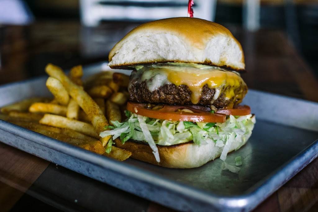 Our Moms Restaurant & Bar | restaurant | 250 W Lee Dr, Baton Rouge, LA 70808, USA | 2254565392 OR +1 225-456-5392