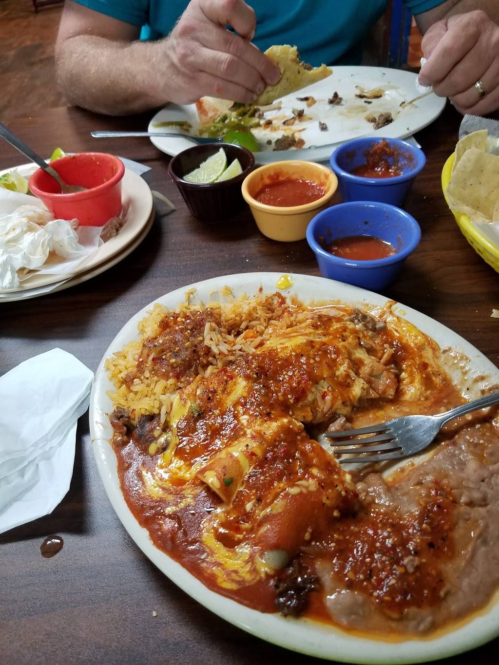 Taqueria El Jimador | restaurant | 116 E Plantation Dr, Clute, TX 77531, USA | 9792652220 OR +1 979-265-2220