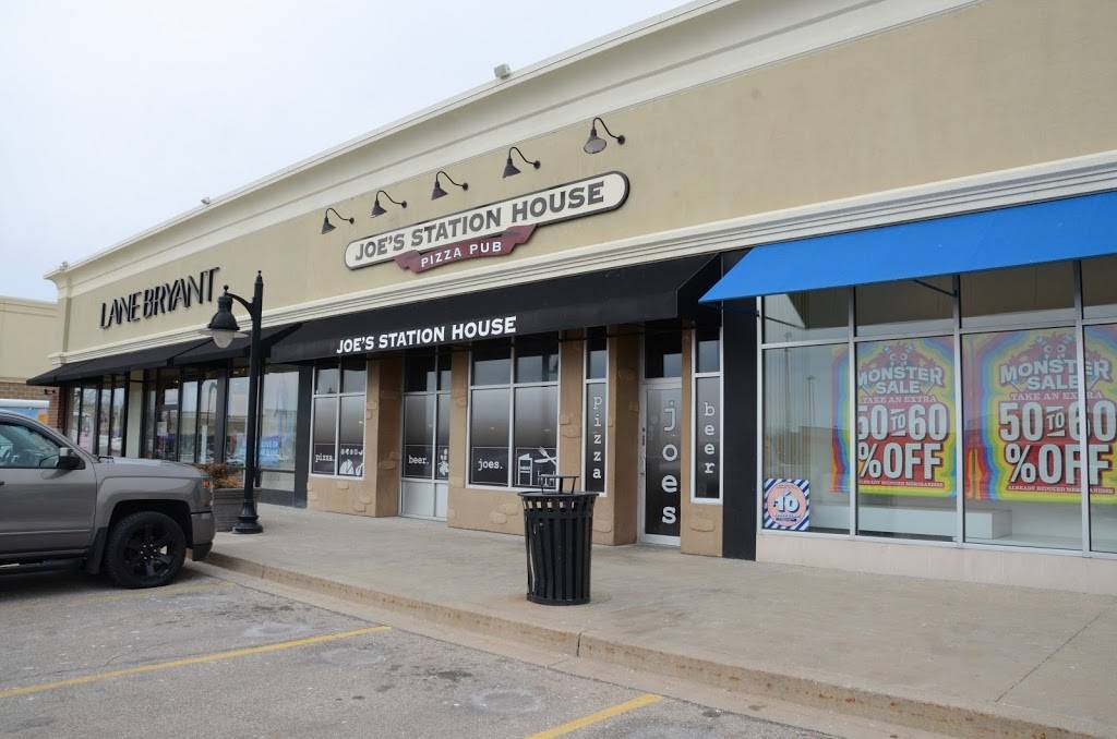 Joes Station House Pizza Pub | restaurant | 305 N Veterans Pkwy, Normal, IL 61761, USA | 3094525637 OR +1 309-452-5637