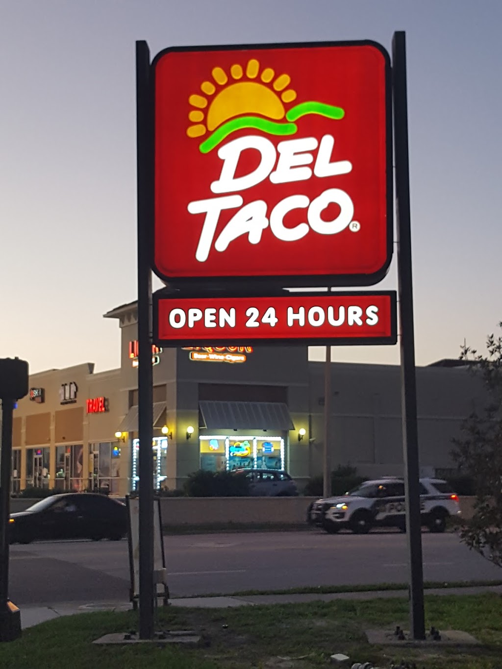 Del Taco | meal takeaway | 6855 Grand National Dr, Orlando, FL 32819, USA | 4073630738 OR +1 407-363-0738