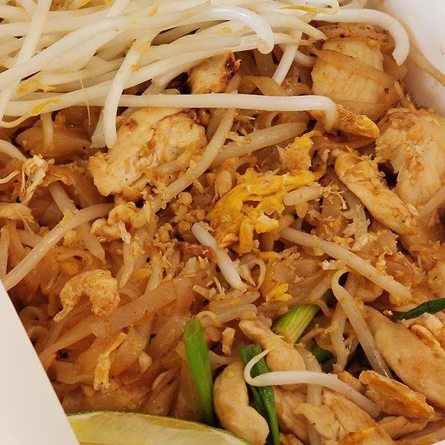 Pinas Thai Kitchen | restaurant | 3214 SE 50th Ave, Portland, OR 97206, USA | 9712581940 OR +1 971-258-1940