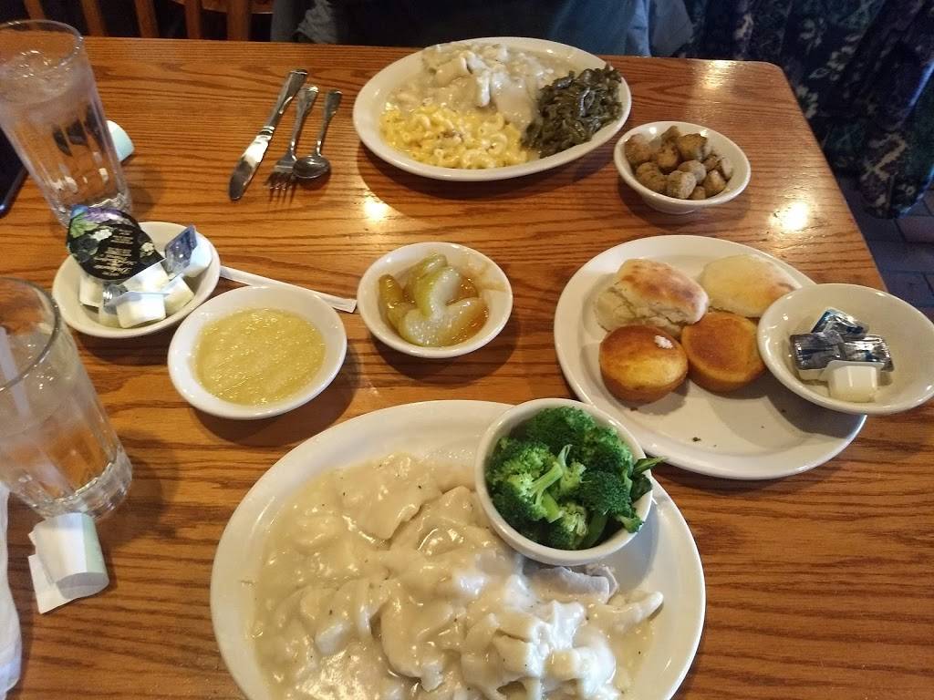 Cracker Barrel Old Country Store | restaurant | 2001 Formosa Rd, Troy, IL 62294, USA | 6186672021 OR +1 618-667-2021