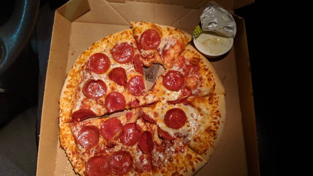 Little Caesars Pizza | meal takeaway | 2065 Lawrence Ave E, Scarborough, ON M1R 2Z4, Canada | 4167504795 OR +1 416-750-4795