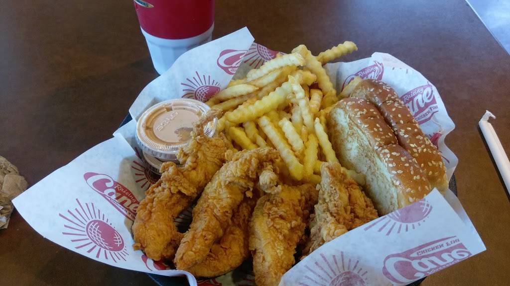 Raising Canes Chicken Fingers | meal takeaway | 2514 S Harlem Ave, Riverside, IL 60546, USA | 7084423433 OR +1 708-442-3433