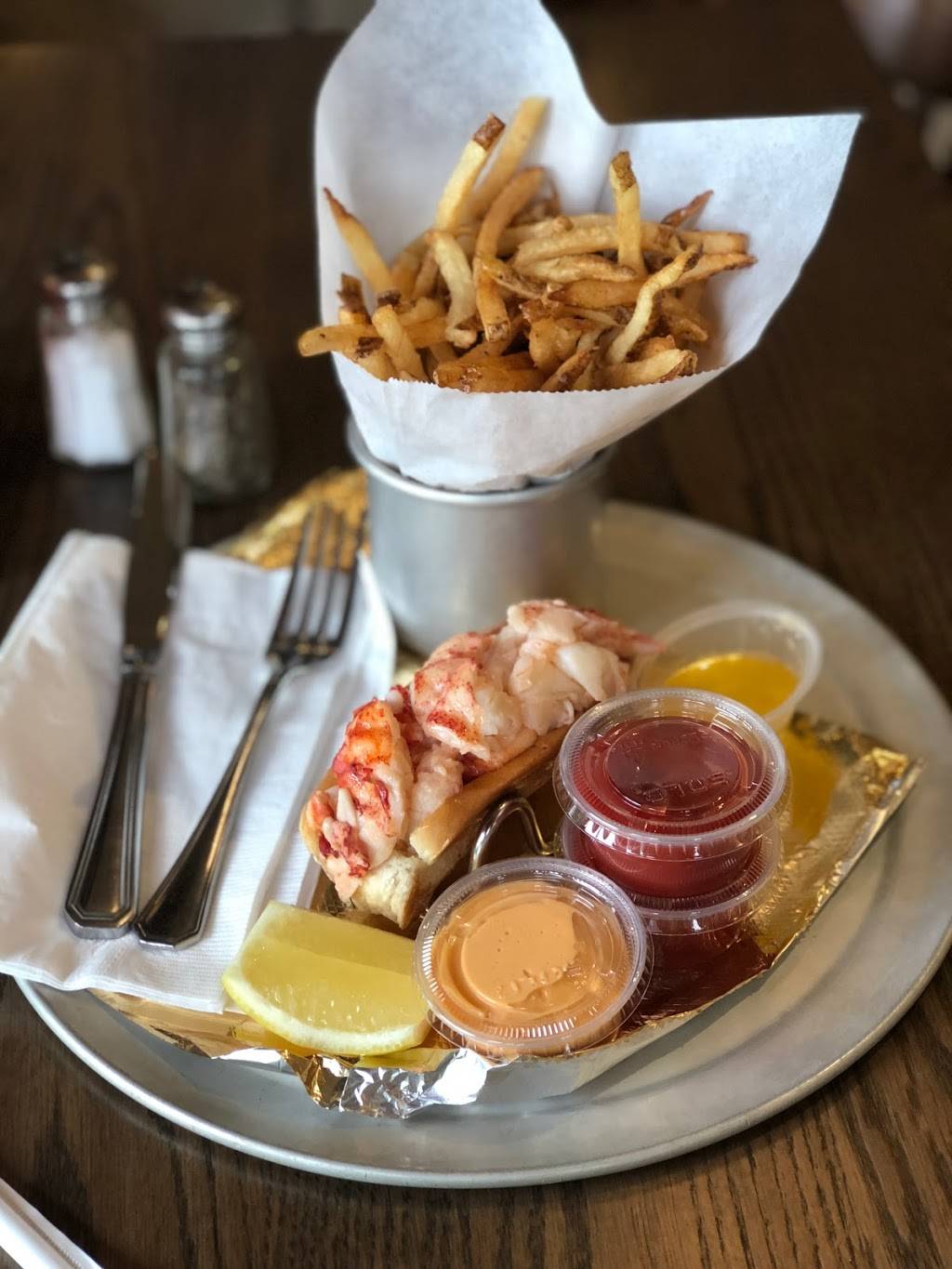 The Rex Burger & Lobster | restaurant | 524 Jericho Turnpike, Mineola, NY 11501, USA | 5167392747 OR +1 516-739-2747