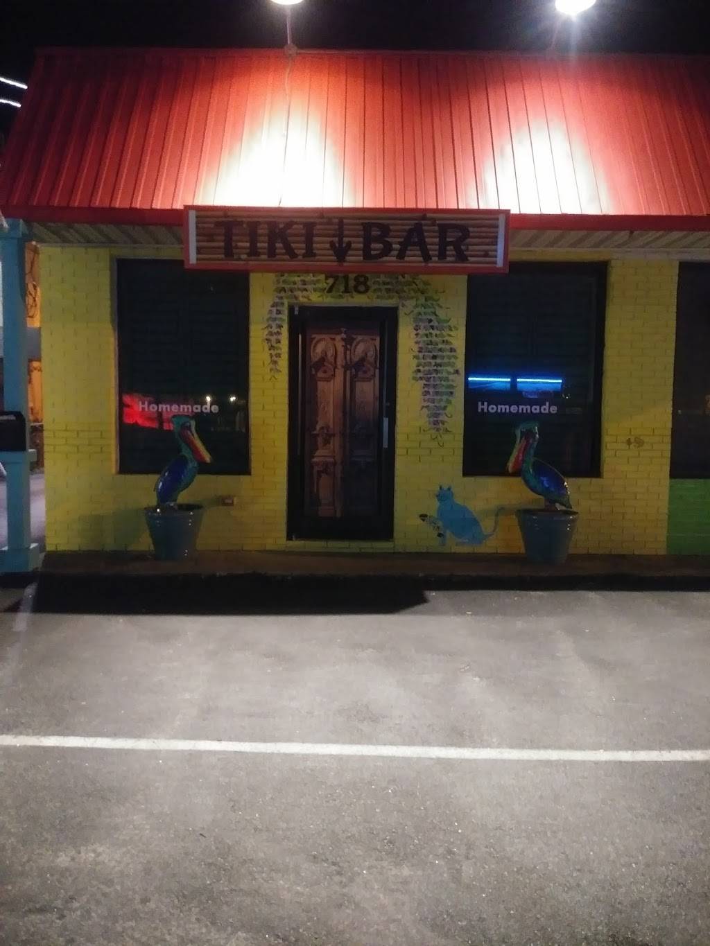 SALT FISH RESTAURANT AND BAR | restaurant | 718 N Lake Park Blvd, Carolina Beach, NC 28428, USA | 9107071225 OR +1 910-707-1225