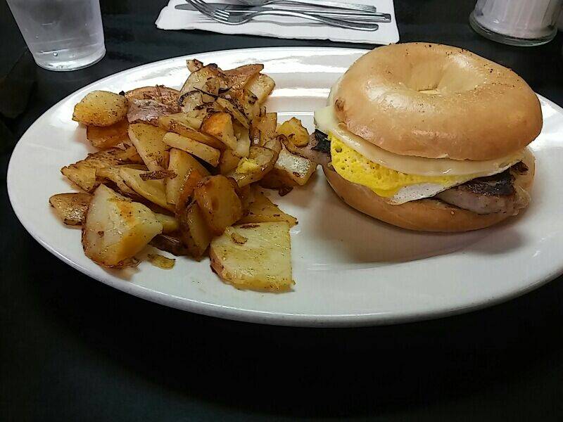 Muffins | restaurant | 1011, 138 W 4th St, Bridgeport, PA 19405, USA | 6102727587 OR +1 610-272-7587