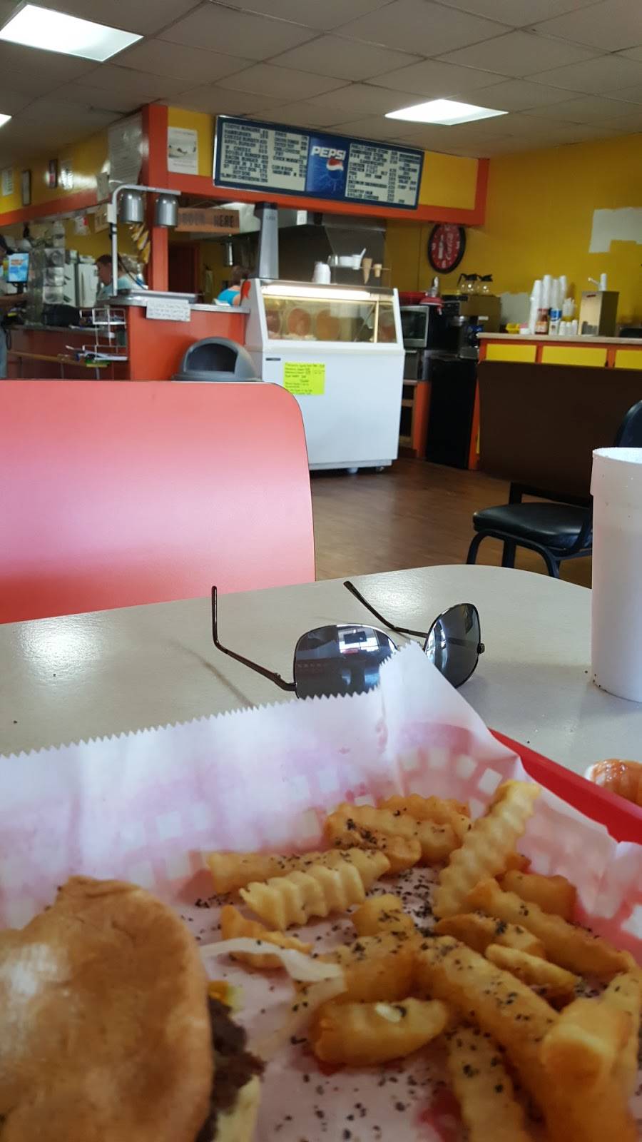 Tooties Restaurant | restaurant | 1310 Virginia Ave, Bristol, TN 37620, USA | 4237646215 OR +1 423-764-6215