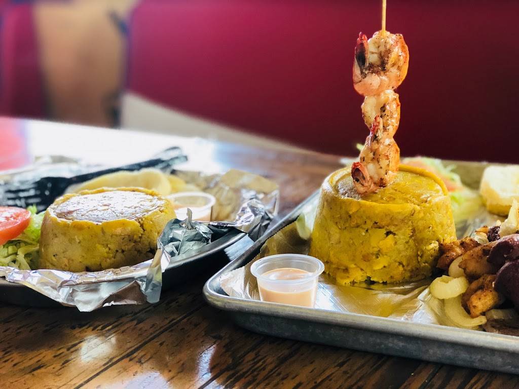 Willies Pinchos | restaurant | 1000 W Vine St, Kissimmee, FL 34741, USA | 4077852330 OR +1 407-785-2330