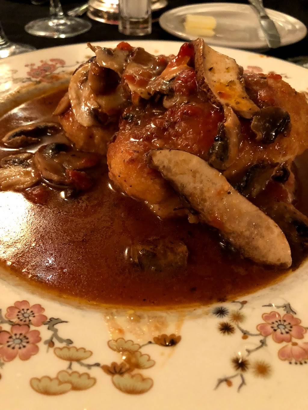 John Mineos Italian Restaurant | restaurant | 13490 Clayton Rd, St. Louis, MO 63131, USA | 3144345244 OR +1 314-434-5244