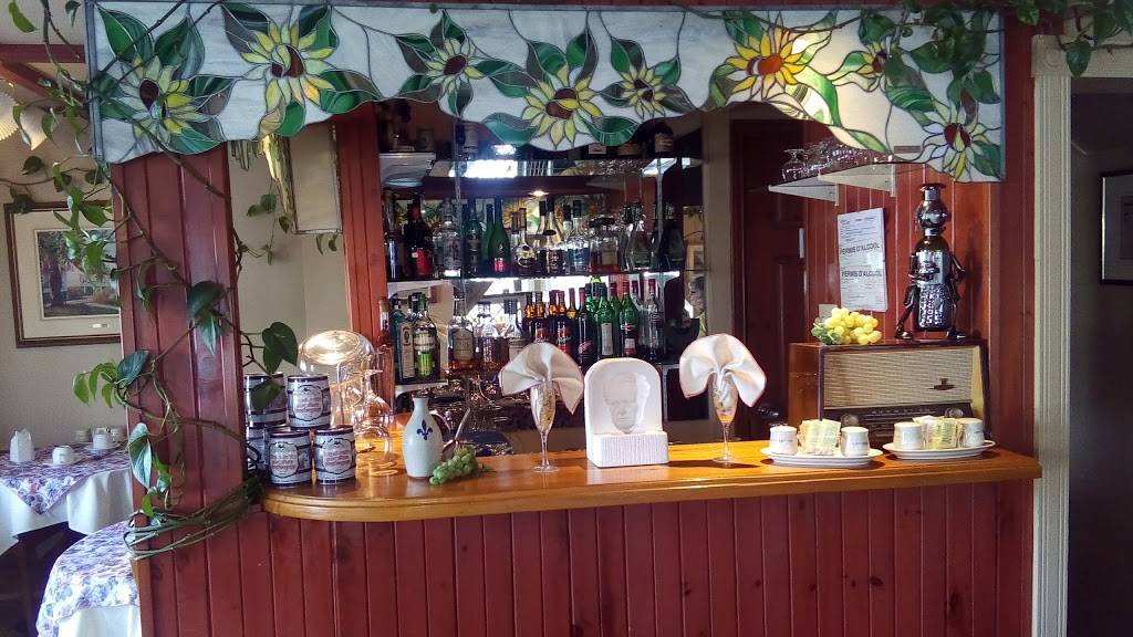 Restaurant & Auberge Chez Girard | restaurant | 18 Rue Principale O, Sainte-Agathe-des-Monts, QC J8C 1A3, Canada | 8193260922 OR +1 819-326-0922