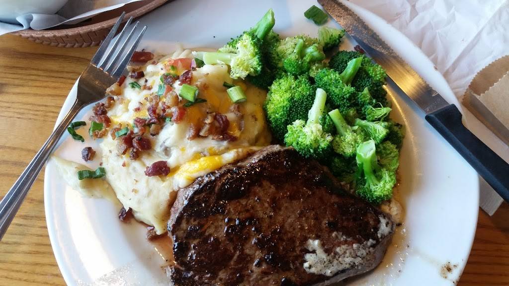 Chilis Grill & Bar | meal takeaway | 3585 W Shaw Ave, Fresno, CA 93711, USA | 5592714055 OR +1 559-271-4055