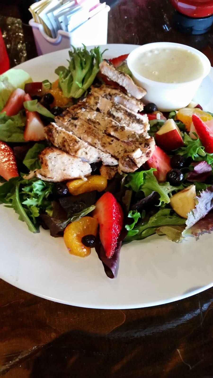 Halftime Grill & Sports Bar | restaurant | 2902 N Navarro St, Victoria, TX 77901, USA | 3618948764 OR +1 361-894-8764