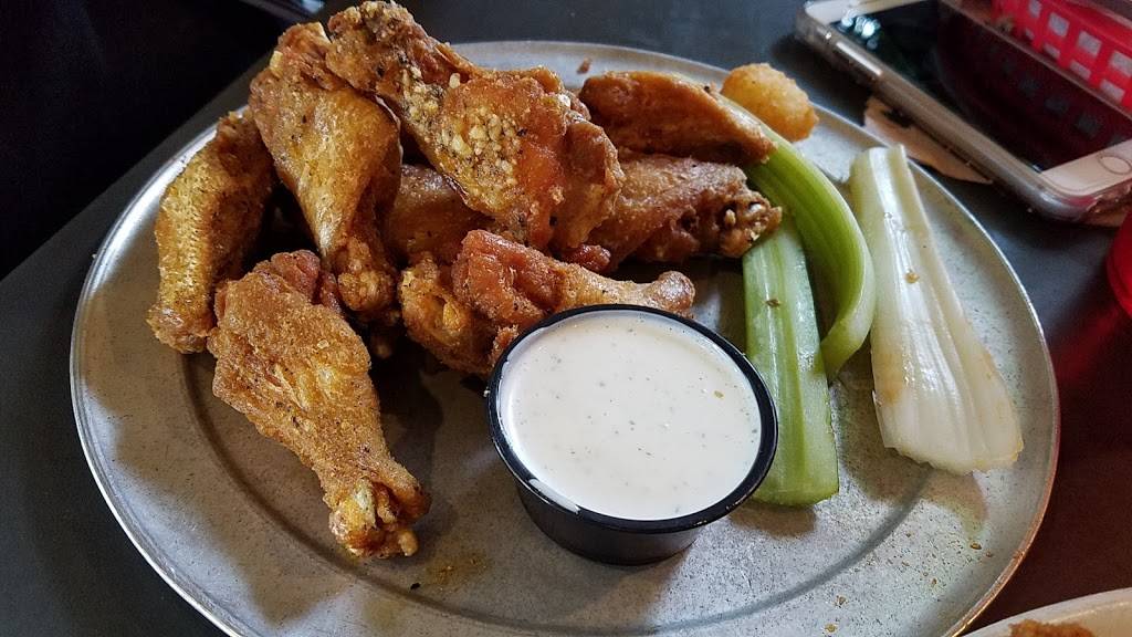 Pluckers Wing Bar | restaurant | 1400 Shepherd Dr, Houston, TX 77007, USA | 7138649464 OR +1 713-864-9464