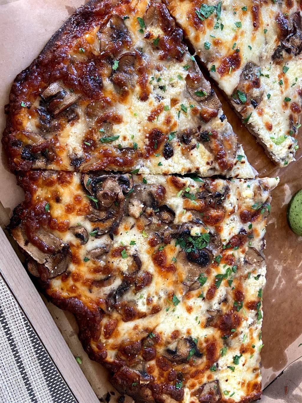 Majka Pizzeria & Bakery | restaurant | 1704 15th St, Sacramento, CA 95814, USA | 9165729316 OR +1 916-572-9316