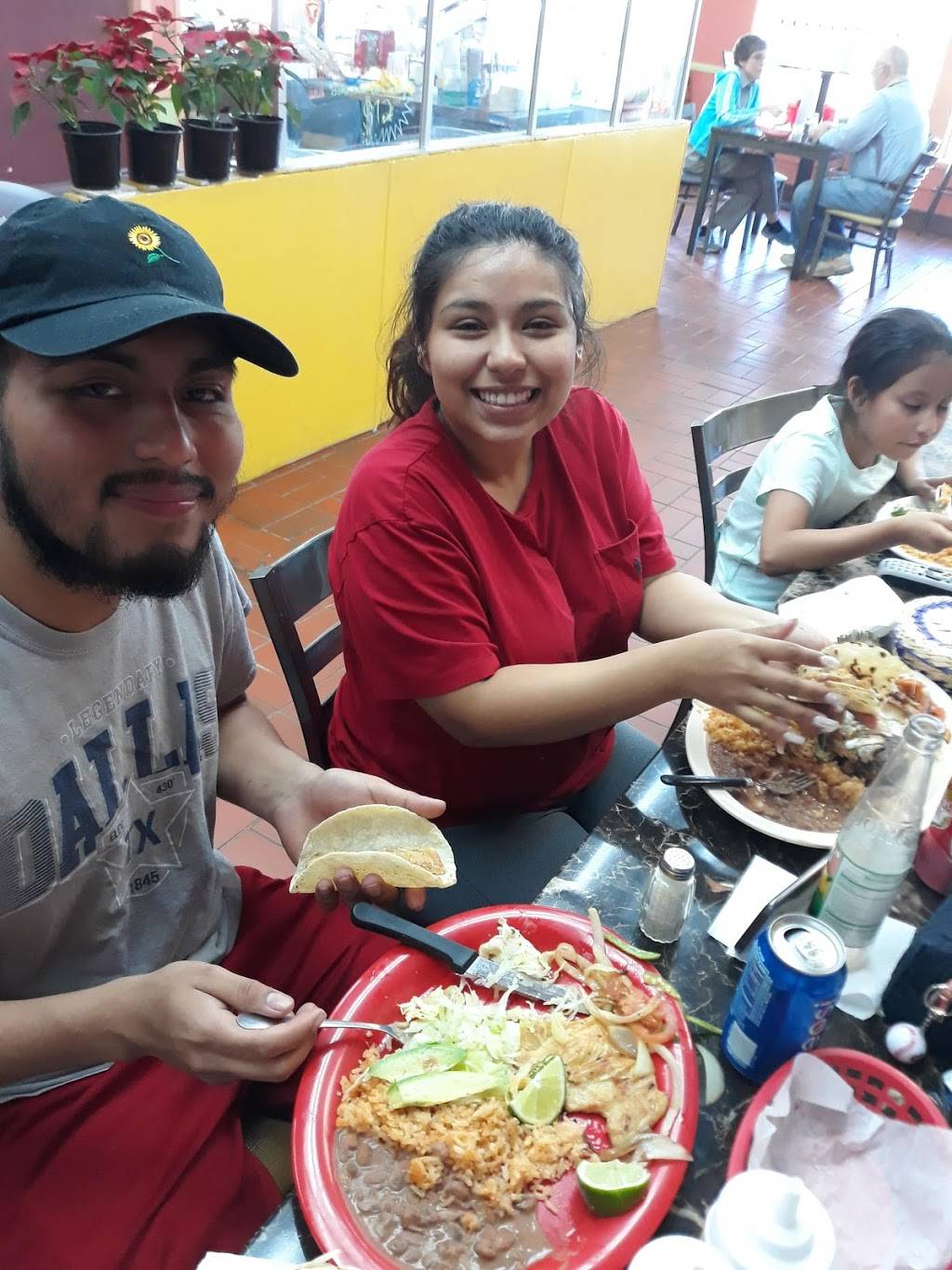 Fonda My Tlapehuala | restaurant | 416 e sam rayburn, Bonham, TX 75418, USA | 2148451438 OR +1 214-845-1438