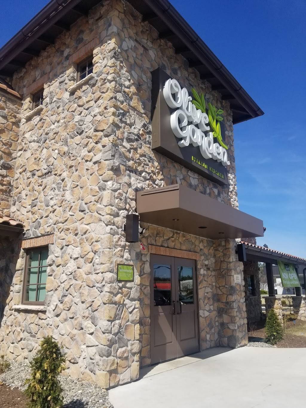 Olive Garden Italian Restaurant | meal takeaway | 3880 S Delsea Dr, Vineland, NJ 08360, USA | 8568255680 OR +1 856-825-5680