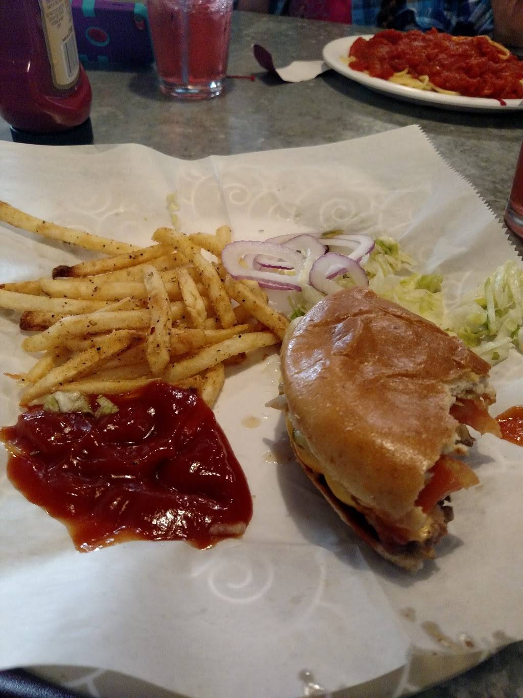 CJ Browns Boatyard Grill | restaurant | 48780 Jefferson Ave, New Baltimore, MI 48047, USA | 5867257821 OR +1 586-725-7821