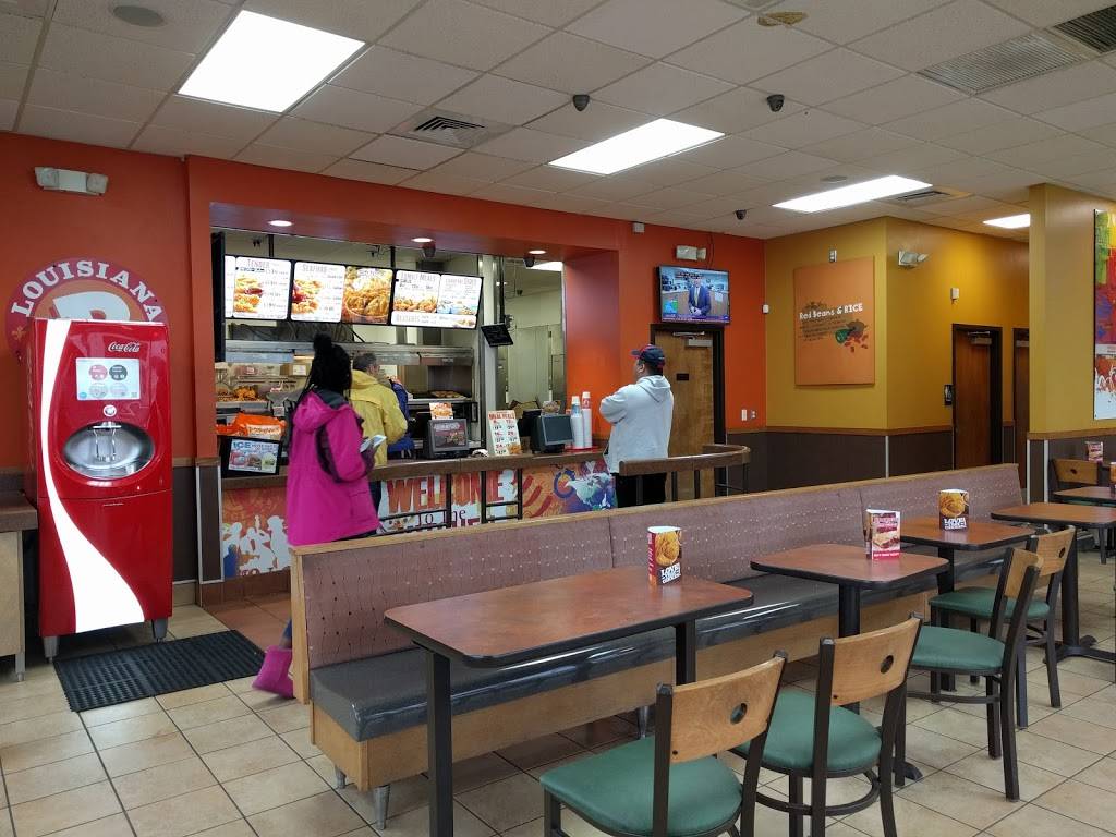 Popeyes Louisiana Kitchen | restaurant | 329 Old Gate Ln, Milford, CT 06460, USA | 2038775200 OR +1 203-877-5200