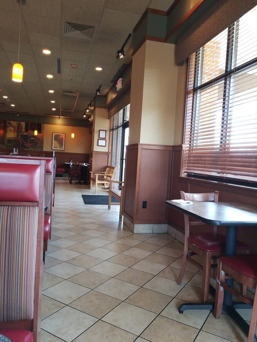 Pizza Hut | restaurant | 744 Beloit Rd, Belvidere, IL 61008, USA | 8155479999 OR +1 815-547-9999