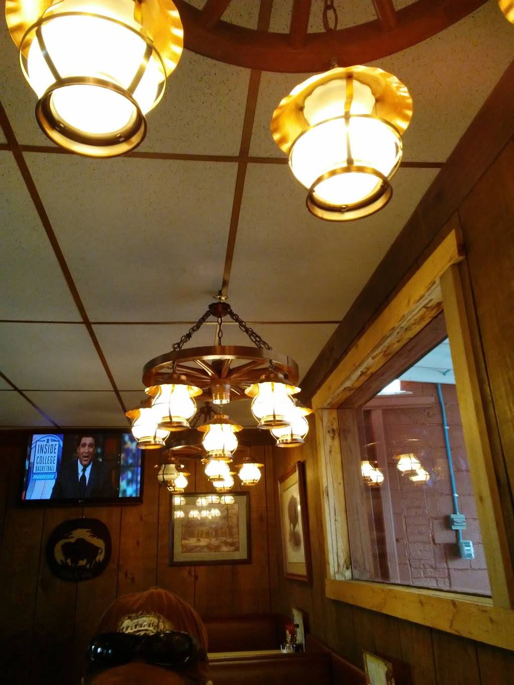 Hide-A-Way | restaurant | 4021 Mahoning Rd NE, Canton, OH 44705, USA | 3304524278 OR +1 330-452-4278