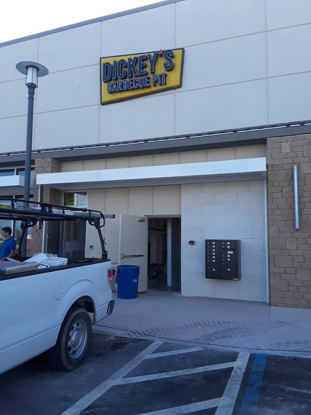 Dickeys Barbecue Pit | restaurant | 23 South Pointe Dr, Dania Beach, FL 33004, USA | 8554227232 OR +1 855-422-7232