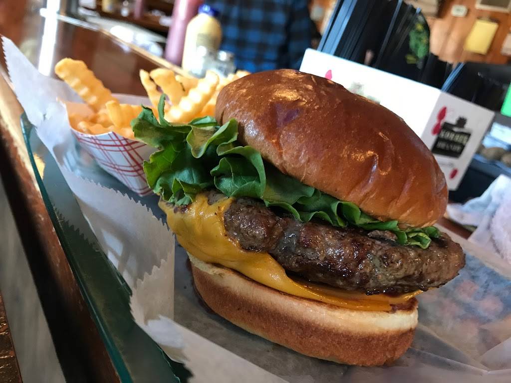 Oakcrest Tavern | restaurant | 5371 Old Middleton Rd, Madison, WI 53705, USA | 6082331243 OR +1 608-233-1243