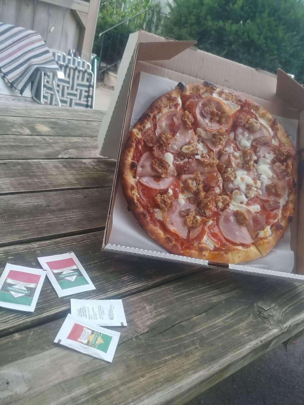 Magpie Pizzeria | restaurant | 728 47th Ave, Amana, IA 52203, USA | 3196225210 OR +1 319-622-5210