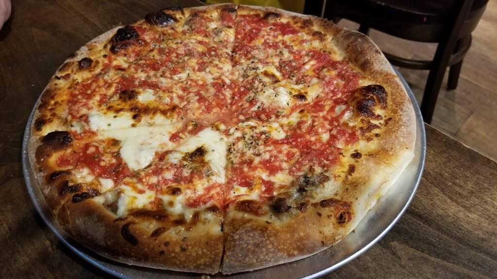 Santarpios Pizza | restaurant | 71 Newbury St, Peabody, MA 01960, USA | 9785351811 OR +1 978-535-1811